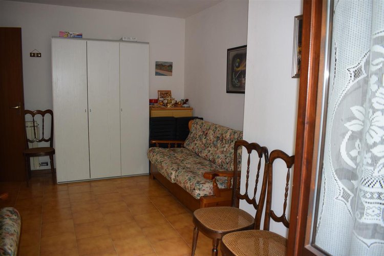 Serina grazioso alloggio indipendente con godibilissime terrazze, cantina e box Serina