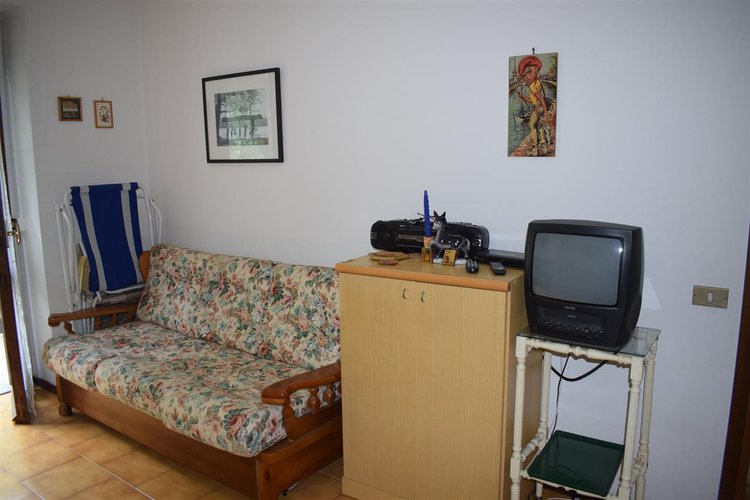 Serina grazioso alloggio indipendente con godibilissime terrazze, cantina e box Serina