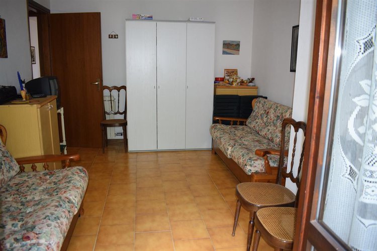 Serina grazioso alloggio indipendente con godibilissime terrazze, cantina e box Serina