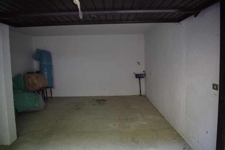 Serina grazioso alloggio indipendente con godibilissime terrazze, cantina e box Serina