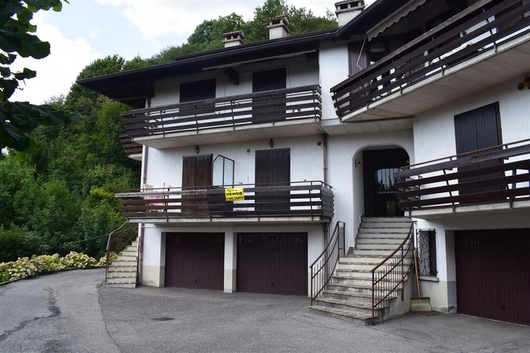 Serina grazioso alloggio indipendente con godibilissime terrazze, cantina e box Serina