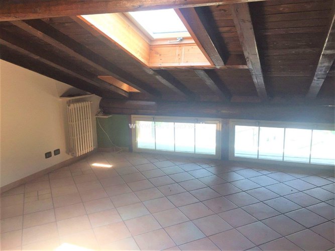 TIPO VILLETTA IN ZONA CENTALISSIMA!! Piazza Brembana