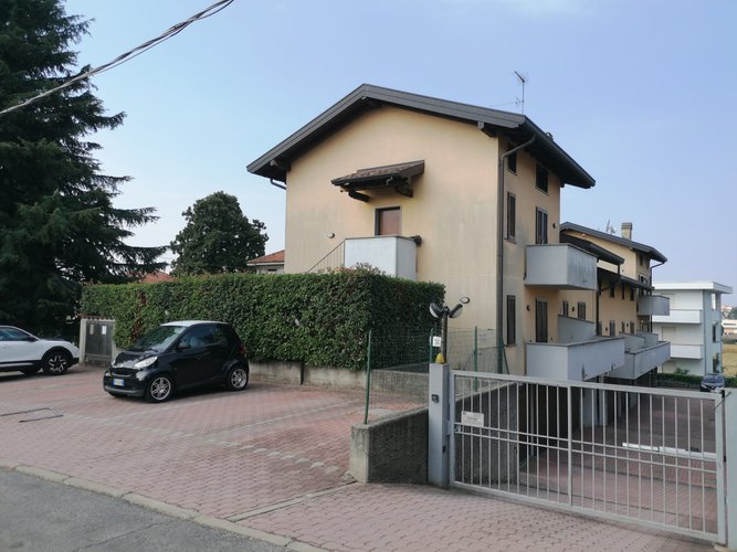 BILOCALE MANSARDATO CON POSTO AUTO Cadorago
