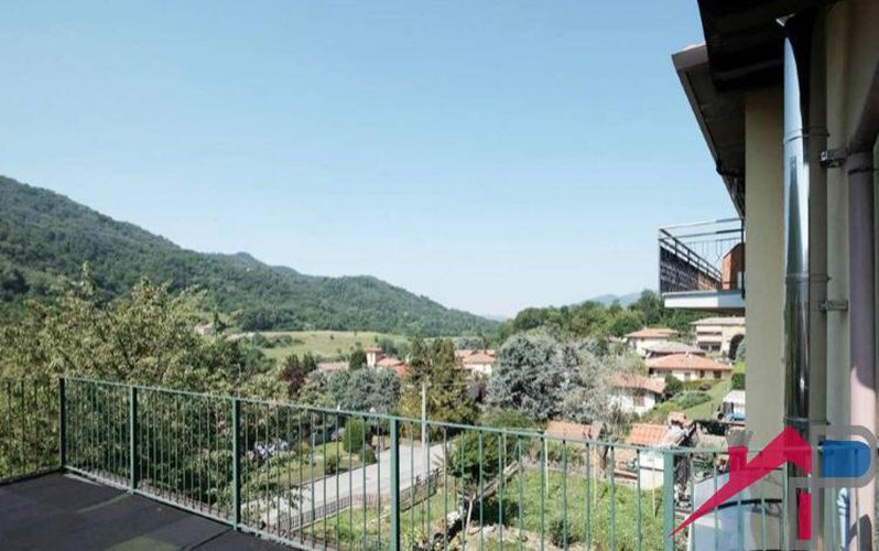 Pontida Porzione di casa terra/tetto con giardino Pontida