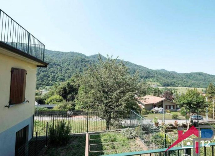 Pontida Porzione di casa terra/tetto con giardino Pontida