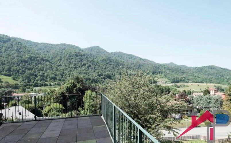 Pontida Porzione di casa terra/tetto con giardino Pontida