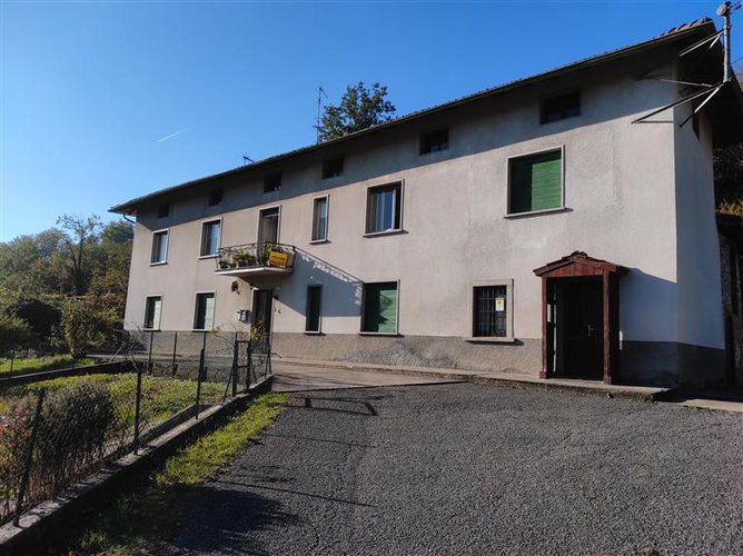 Sant’Omobono Terme adorabile appartamento con giardino e piccolo rustico Sant'Omobono Terme