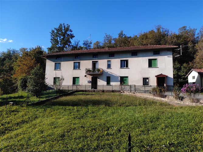 Sant’Omobono Terme adorabile appartamento con giardino e piccolo rustico Sant'Omobono Terme