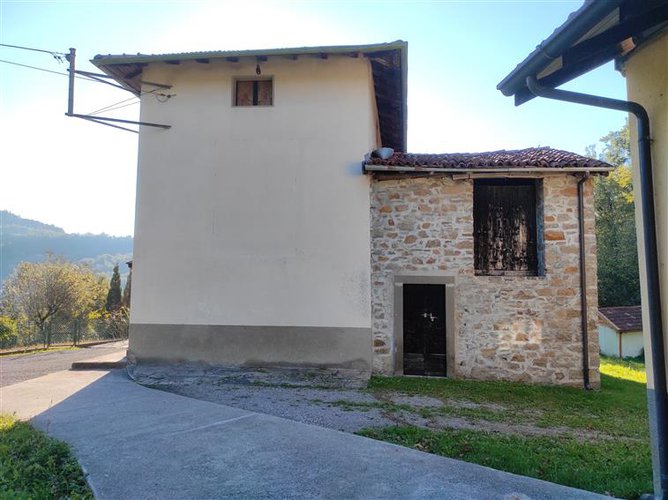 Sant’Omobono Terme adorabile appartamento con giardino e piccolo rustico Sant'Omobono Terme