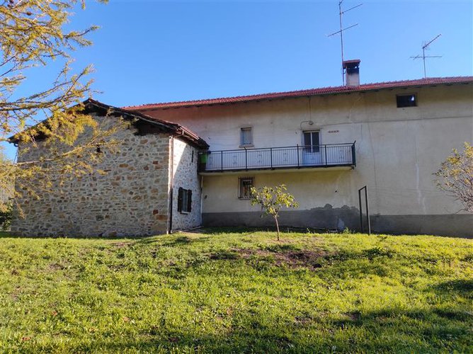 Sant’Omobono Terme adorabile appartamento con giardino e piccolo rustico Sant'Omobono Terme