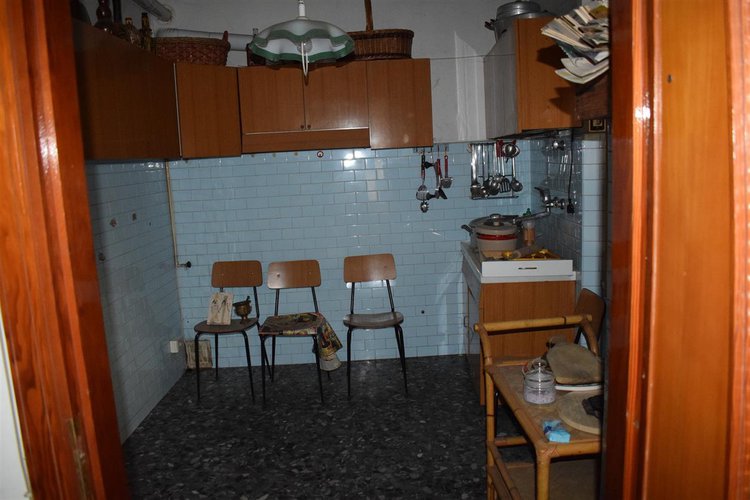 Zogno centro grande appartamento, esente da spese, con cantina e posto auto Zogno