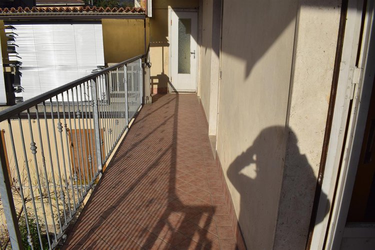 Zogno centro grande appartamento, esente da spese, con cantina e posto auto Zogno