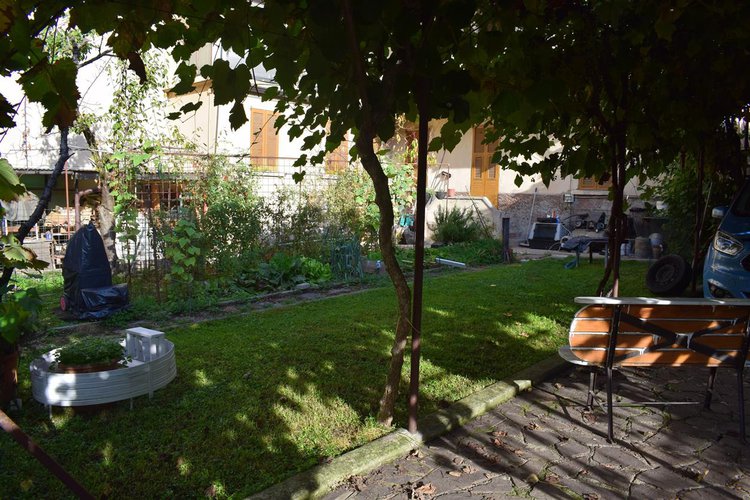 Zogno centro grande appartamento, esente da spese, con cantina e posto auto Zogno