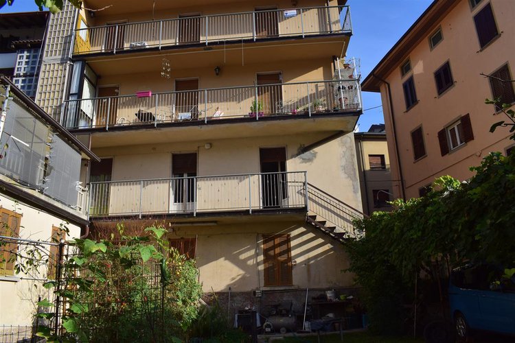 Zogno centro grande appartamento, esente da spese, con cantina e posto auto