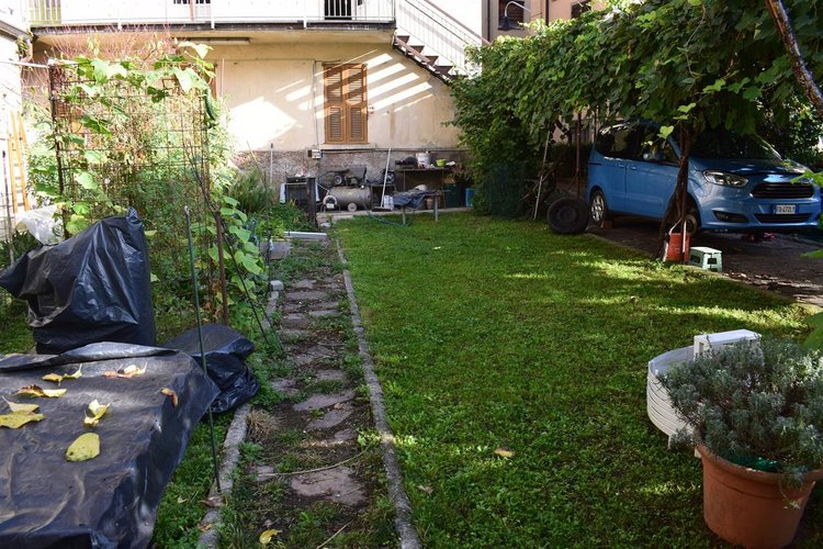 Zogno centro grande appartamento, esente da spese, con cantina e posto auto Zogno