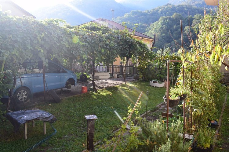 Zogno centro grande appartamento, esente da spese, con cantina e posto auto Zogno