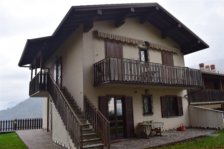 Aviatico ottimo indipendente trilocale con ampie terrazze, cantina e box