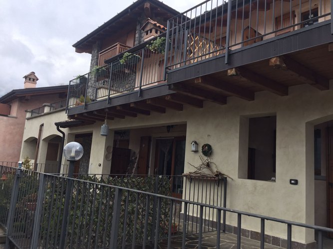 VILLINO MONTANO CON PIETRA A VISTA! Serina