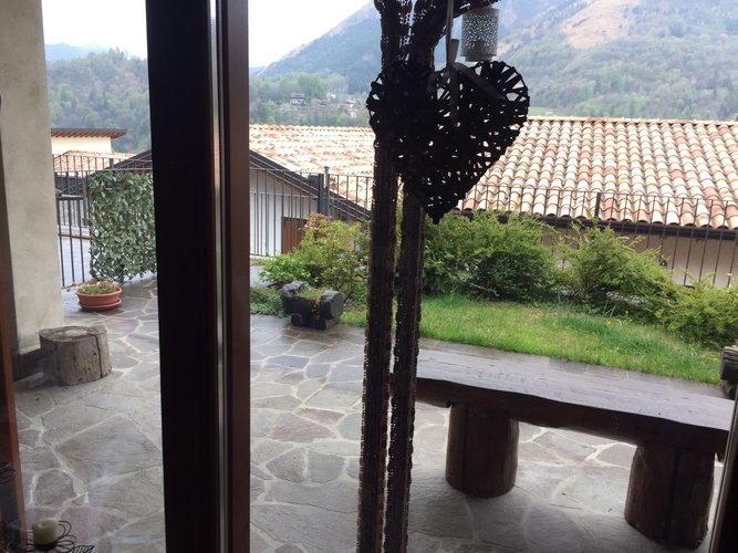 VILLINO MONTANO CON PIETRA A VISTA! Serina