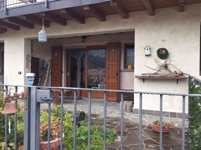 VILLINO MONTANO CON PIETRA A VISTA! Serina