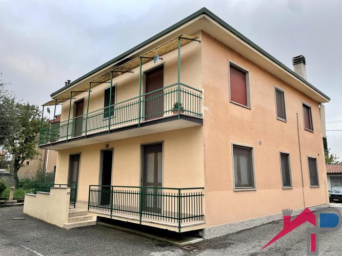 Ambivere ampio bilocale