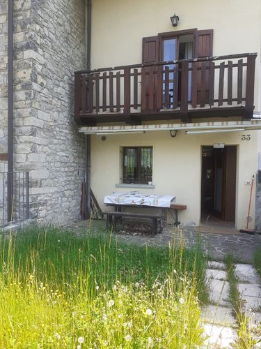 PORZIONE DI CASA IMMERSA NEL VERDE!! Zogno