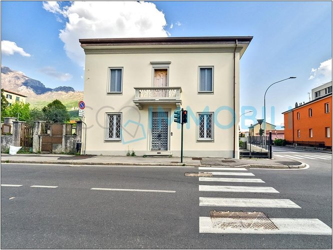 CASA LIBERTY INDIPENDENTE CON TERRAZZO Lecco
