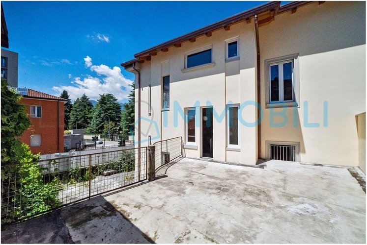 CASA LIBERTY INDIPENDENTE CON TERRAZZO Lecco