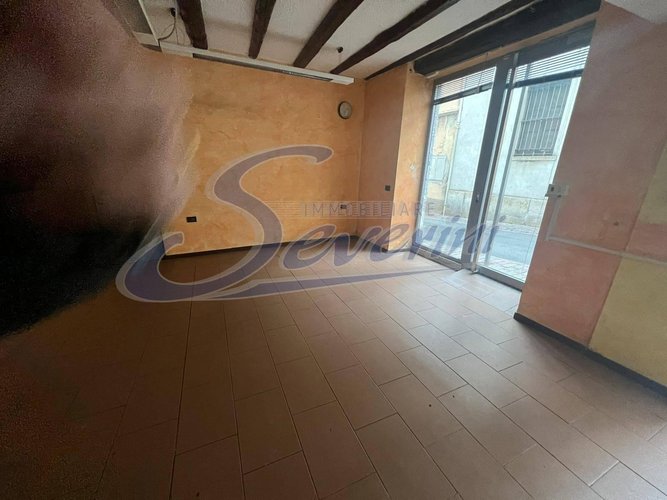 Locale Commerciale Como