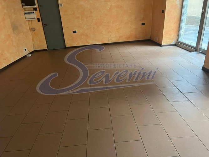 Locale Commerciale Como