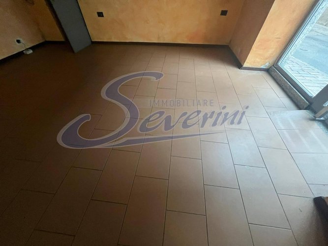 Locale Commerciale Como