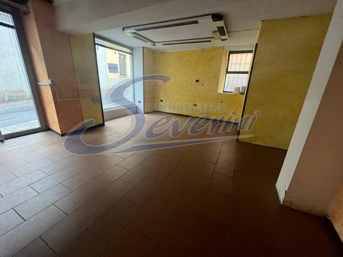 Locale Commerciale Como