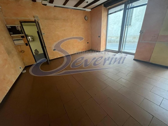 Locale Commerciale Como