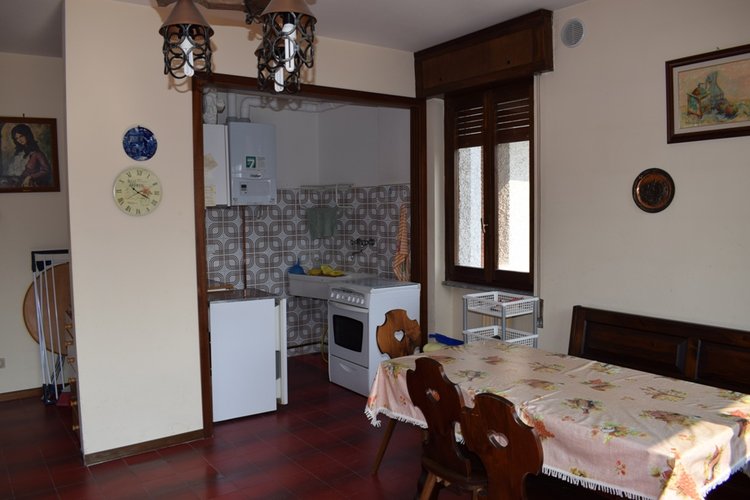 Serina Bagnella, trilocale indipendente con favolosa terrazza e box auto Serina