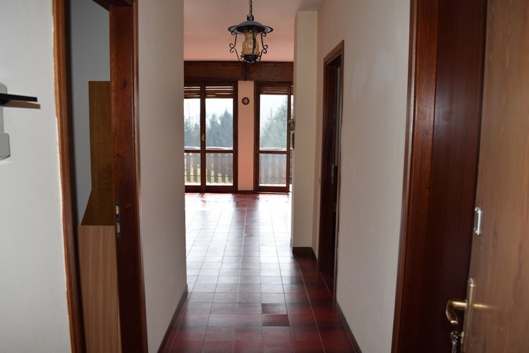 Serina Bagnella, trilocale indipendente con favolosa terrazza e box auto Serina