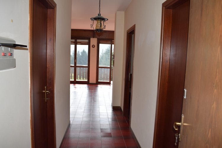 Serina Bagnella, trilocale indipendente con favolosa terrazza e box auto Serina