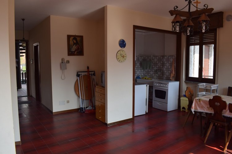 Serina Bagnella, trilocale indipendente con favolosa terrazza e box auto Serina