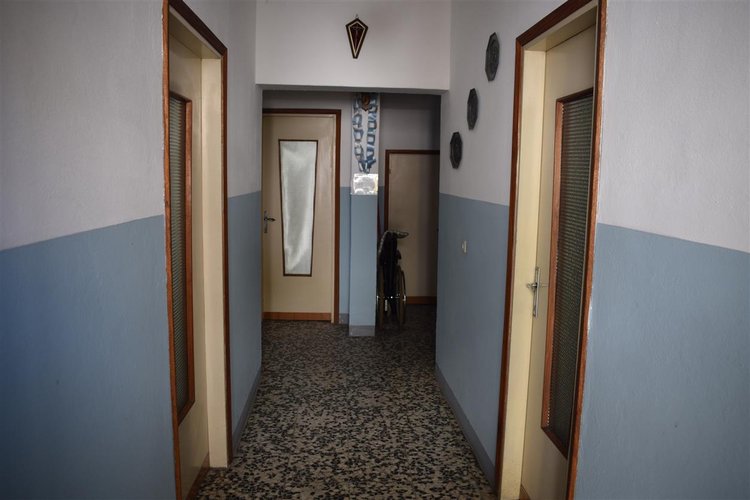 Serina centralissima e strategica, ottima soluzione su tre livelli con cantina e corte esclusiva Serina