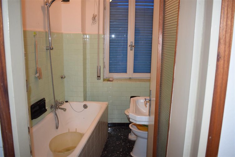 Serina centralissima e strategica, ottima soluzione su tre livelli con cantina e corte esclusiva Serina