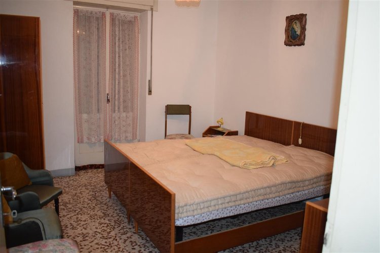 Serina centralissima e strategica, ottima soluzione su tre livelli con cantina e corte esclusiva Serina