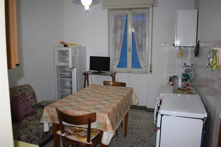 Serina centralissima e strategica, ottima soluzione su tre livelli con cantina e corte esclusiva Serina