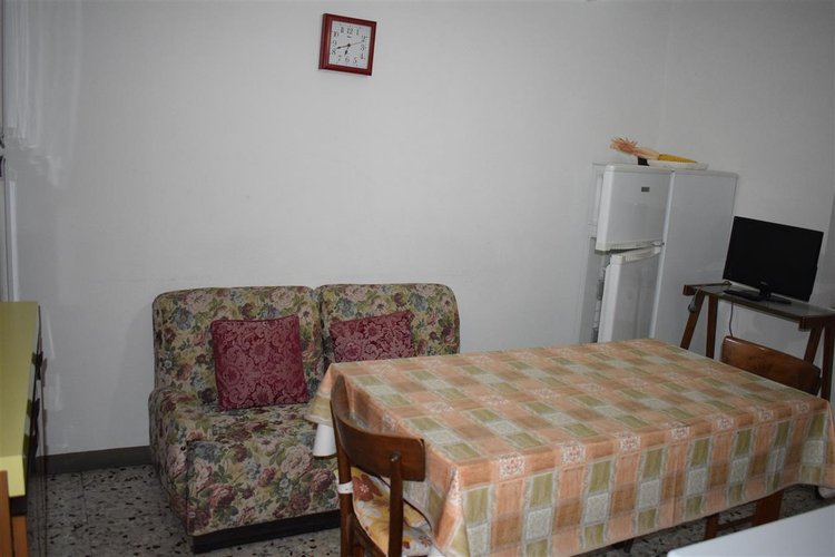 Serina centralissima e strategica, ottima soluzione su tre livelli con cantina e corte esclusiva Serina