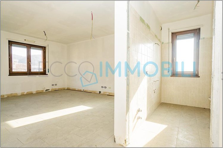 QUADRILOCALE SU DUE LIVELLI Civate