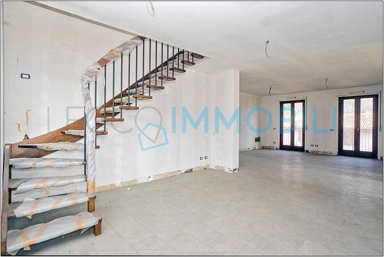 QUADRILOCALE SU DUE LIVELLI Civate