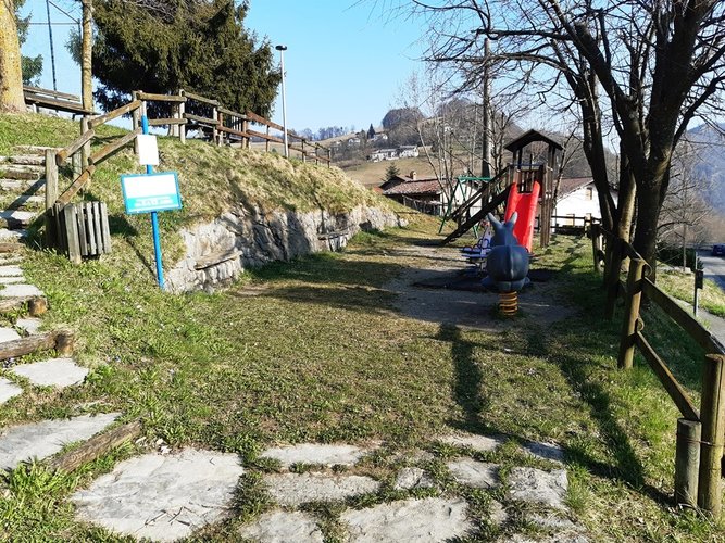 Zogno mt. 1000, in posizione assolata e magnifica, bilocale con balconata panoramica e camino Zogno