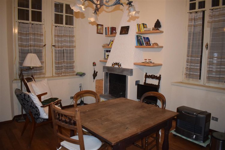 Oltre il Colle zona esclusiva, in parco secolare, trilocale con camino, cantina e box Oltre il Colle