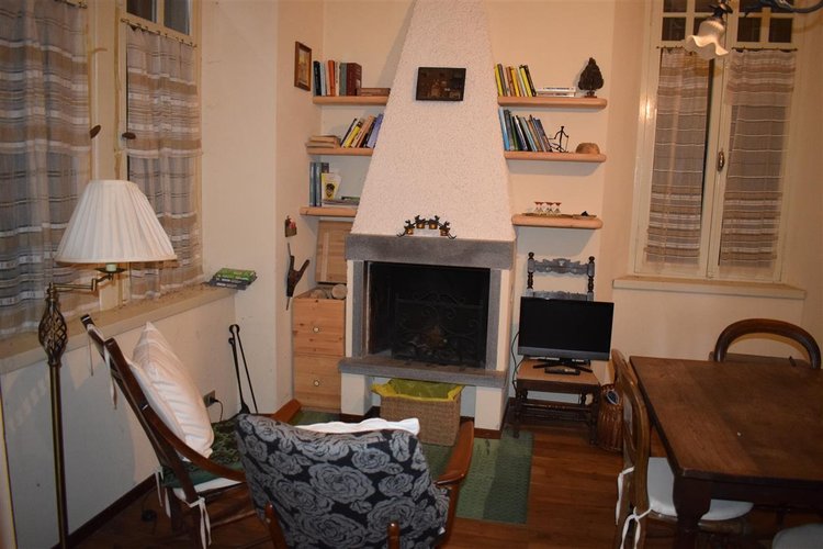 Oltre il Colle zona esclusiva, in parco secolare, trilocale con camino, cantina e box Oltre il Colle