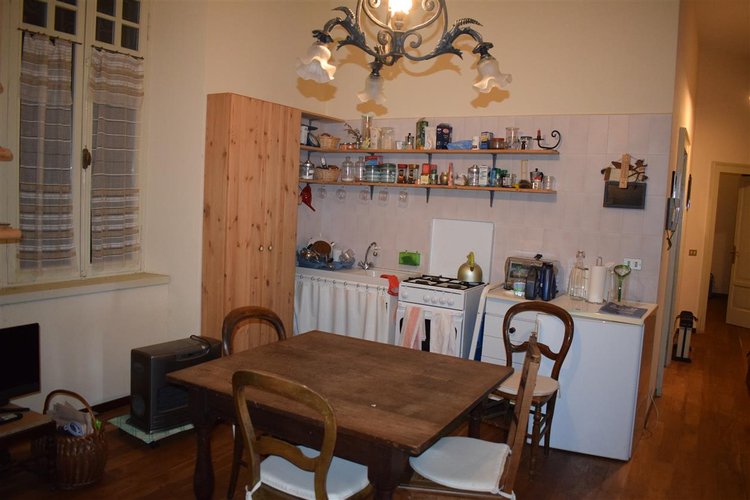 Oltre il Colle zona esclusiva, in parco secolare, trilocale con camino, cantina e box Oltre il Colle