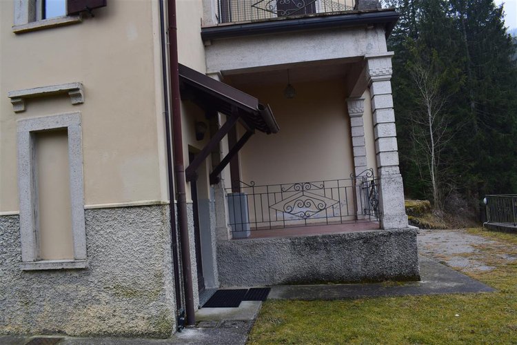 Oltre il Colle zona esclusiva, in parco secolare, trilocale con camino, cantina e box Oltre il Colle