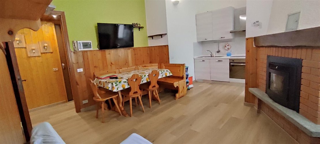 Zogno mt. 1000, in posizione assolata e magnifica, bilocale con balconata panoramica e camino Zogno